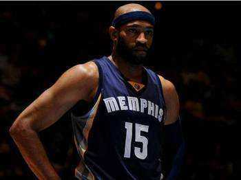 中超赛场争议判罚：VAR判罚引发讨论,