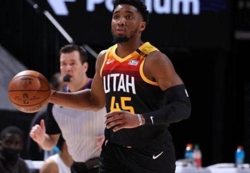 得分机器！史密斯半场11中7&三分7中4砍下19分7板3助